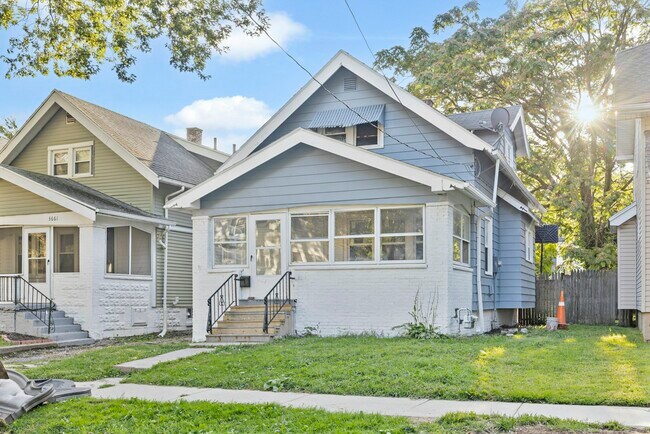 Primary Photo - 3701 Leybourn Ave