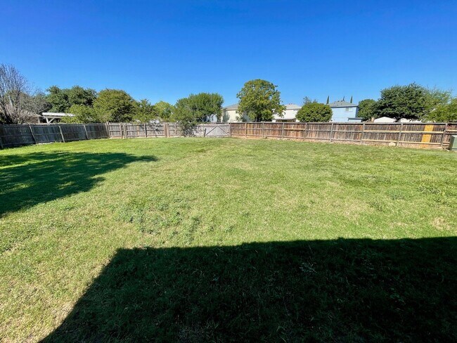 Building Photo - 6019 Old Corral