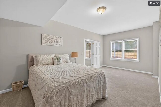 Building Photo - 5 Bed 4 Bath Multi Family House