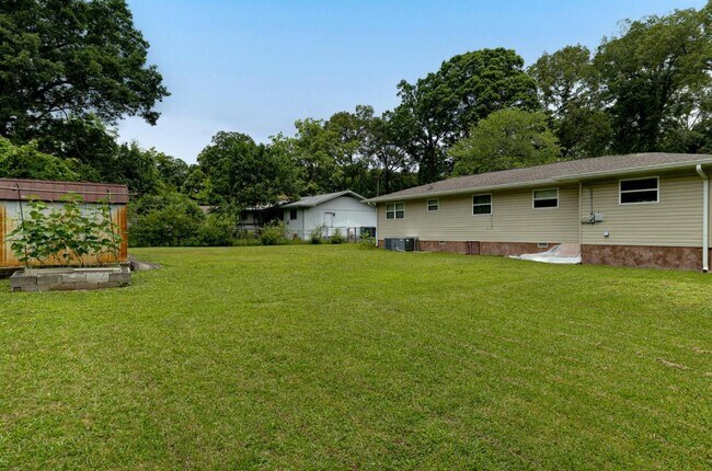 Building Photo - 3600 Bennett Rd