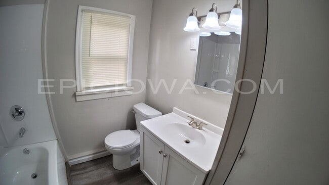 Building Photo - 1339 K Ave NE