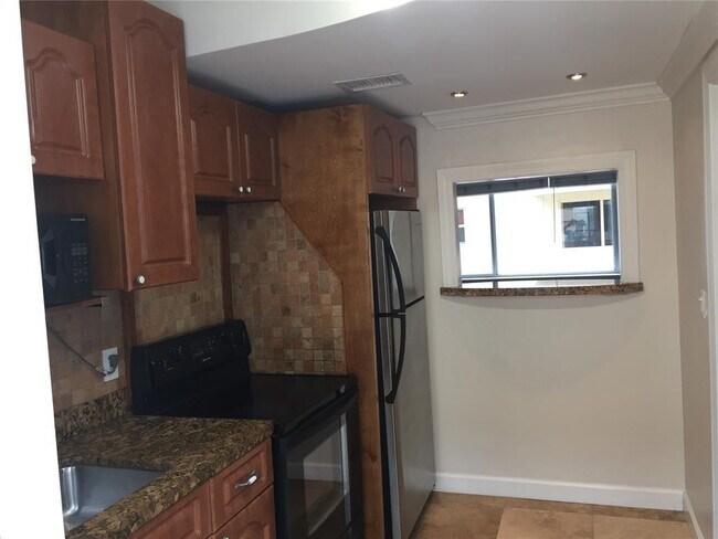 Building Photo - 115 Antiquera Ave