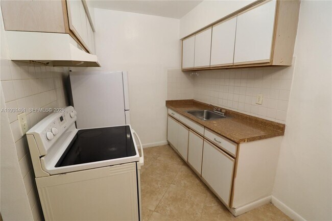 Building Photo - 1708 N 16th Ave