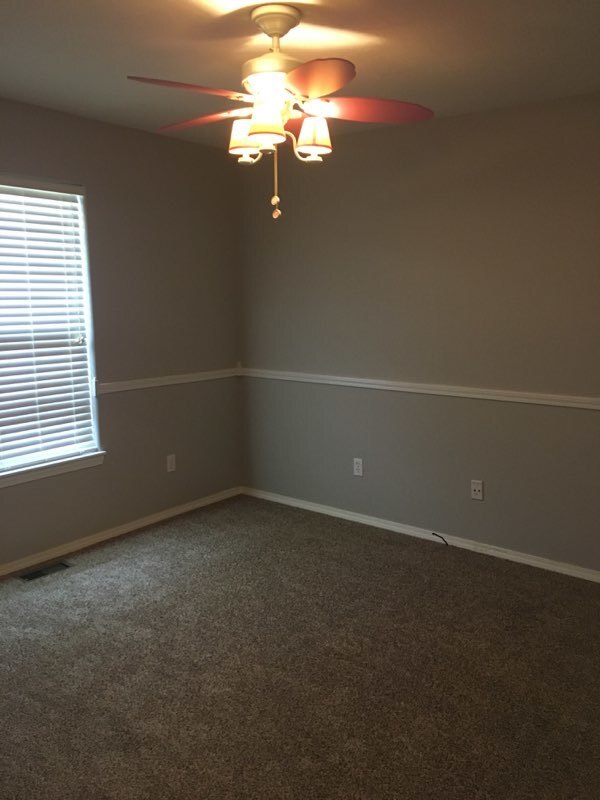 Building Photo - 3 Bedroom Home in Wonderful Neighborhood!