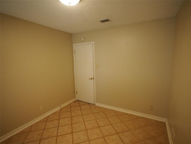 Building Photo - 809 Maryland Dr