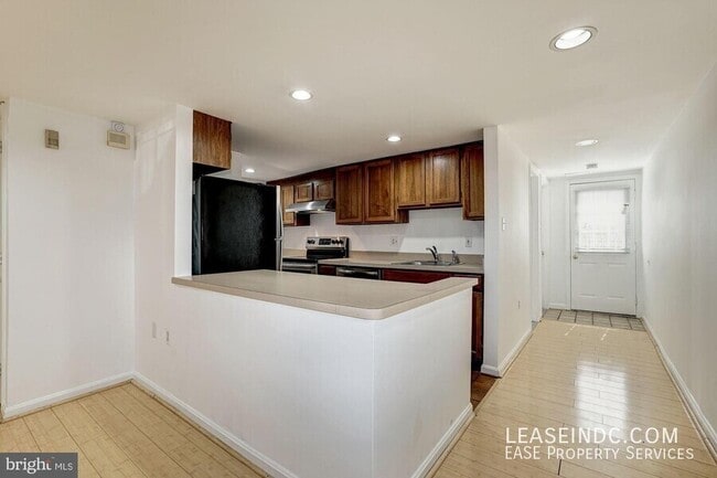 Building Photo - 2025 Flagler Pl NW