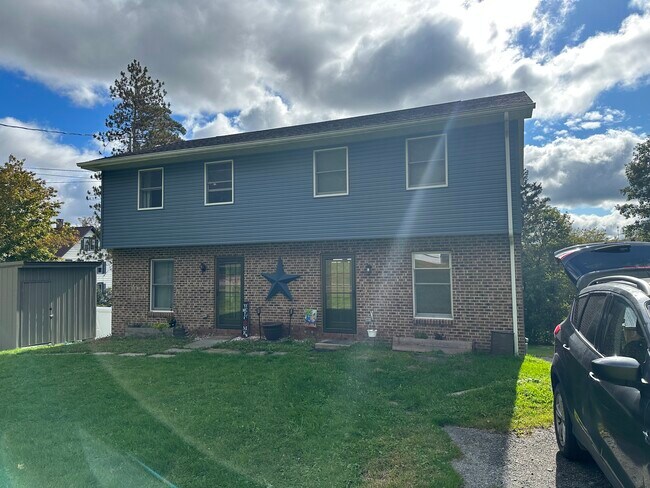 Primary Photo - 205 2nd St