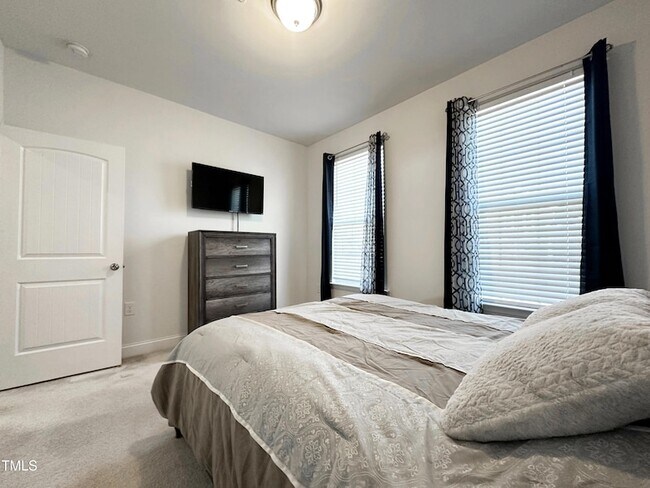 Building Photo - 5 Misty Grv Trl