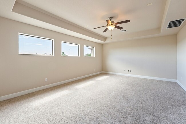 Building Photo - Luxurious 4 bedrooms 3 bathrooms home in L...