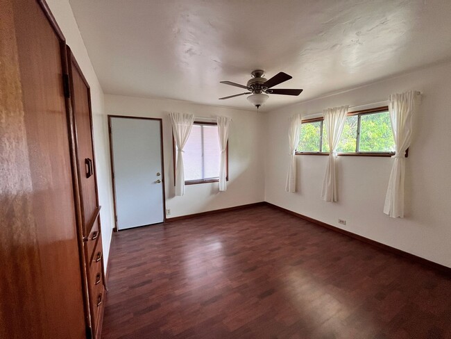 Building Photo - 1122-1124 N San Gabriel Ave