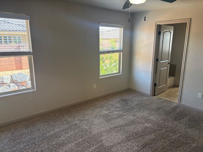 Building Photo - Beautiful 3 bedroom, 2.5 bath  townhome in...