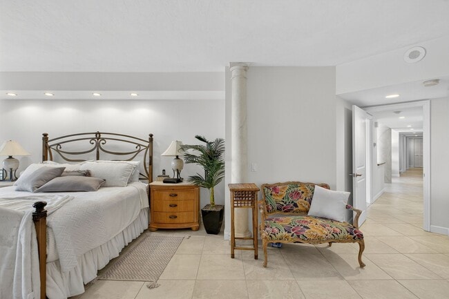 Building Photo - Rare 18th-Floor 3 bed, 3 bath Beachfront Condo at The Savoy!