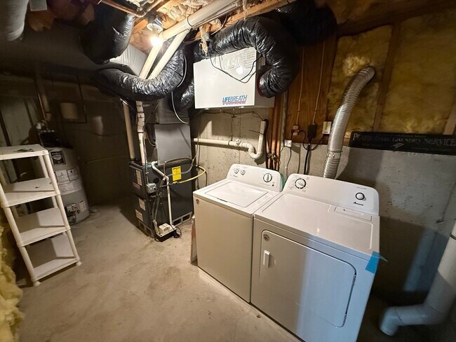 Building Photo - 8 Intervale Ct