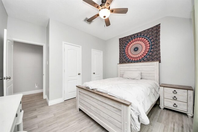 Building Photo - 2015 Dawn Crest Ct