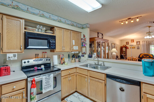 Building Photo - 1827 Wildwood Creek Ln