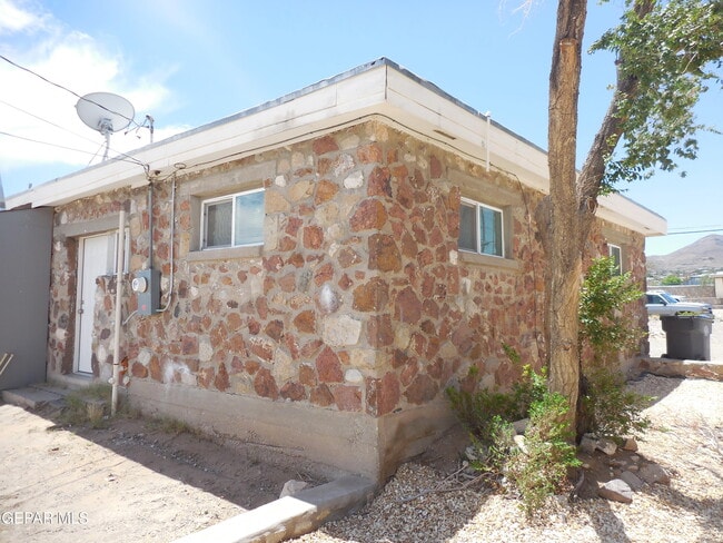 Building Photo - 8314 Mercury St