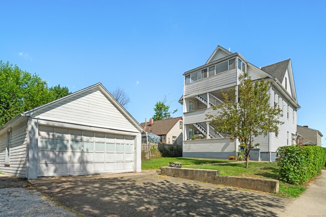 Building Photo - 318 Suburban Ave