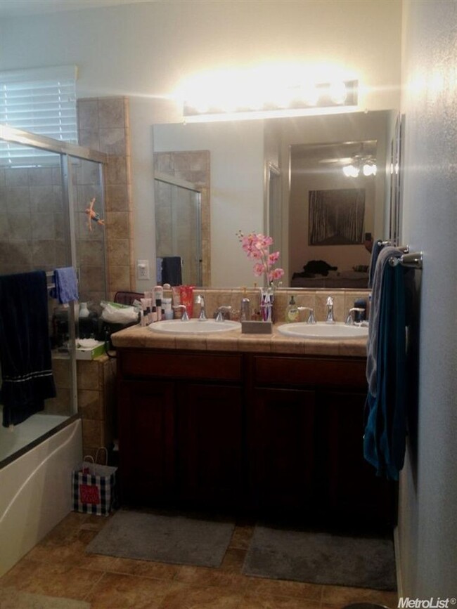 Building Photo - Adorable 2/2 Natomas Condo!  PLEASE READ E...