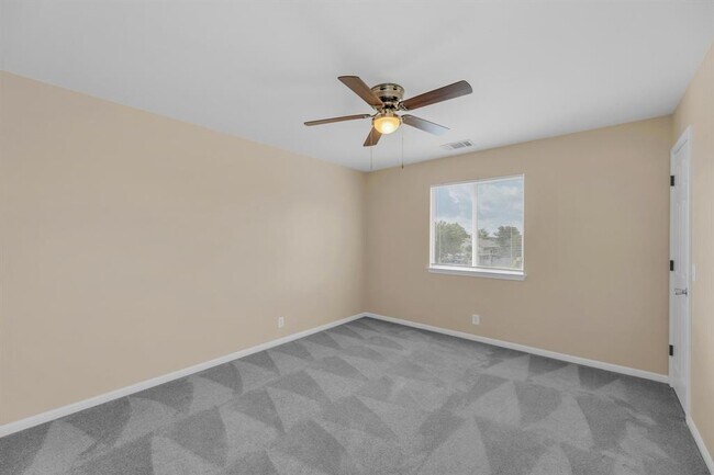 Building Photo - 131 Martin Crossing Dr