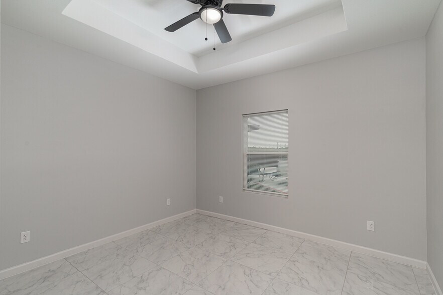 Building Photo - 1007 Hidden Hills St