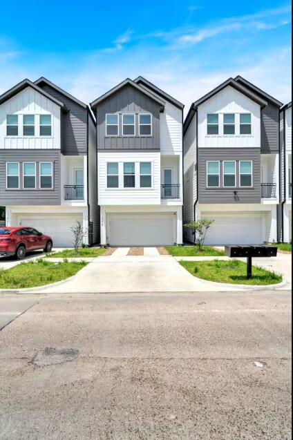 Building Photo - 3415 Yellowstone Blvd