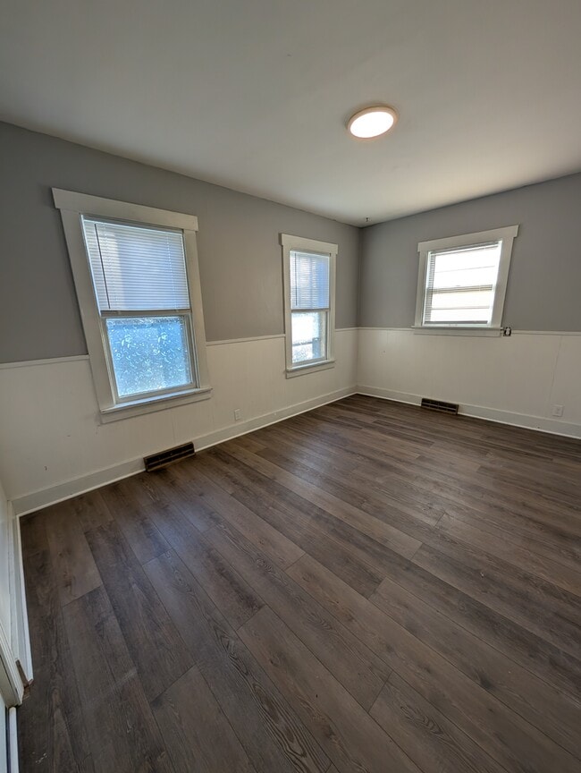 Building Photo - 2215 SW Hazelton Ct