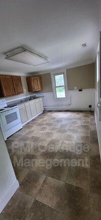 Building Photo - 906 1/2 Race Dr
