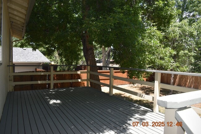 Building Photo - 4 bedroom / 2 bathroom / 1976 SF!