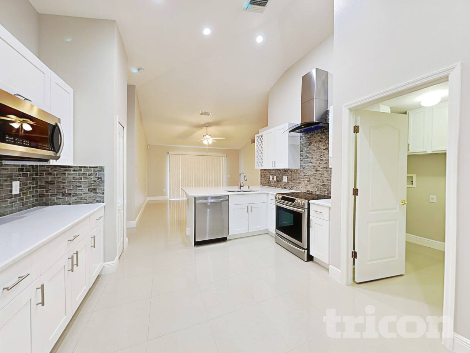 Building Photo - 30746 Birdhouse Dr