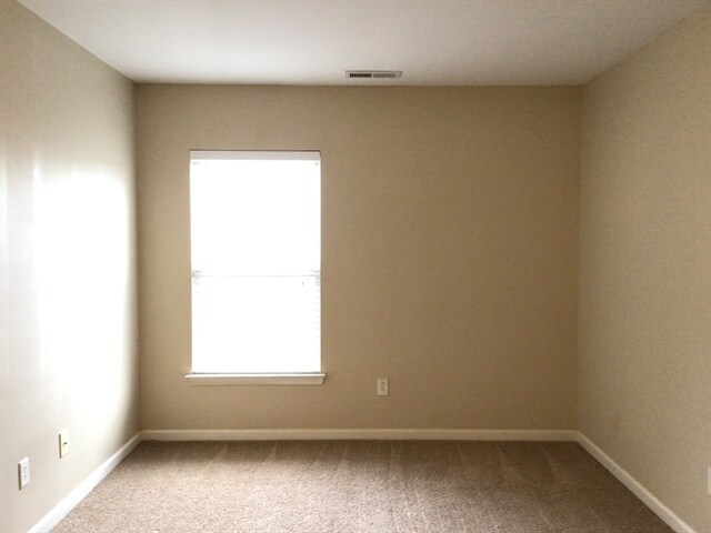 Building Photo - 250 Border Rd