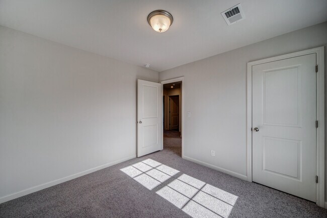 Building Photo - 300 Coverly Ct