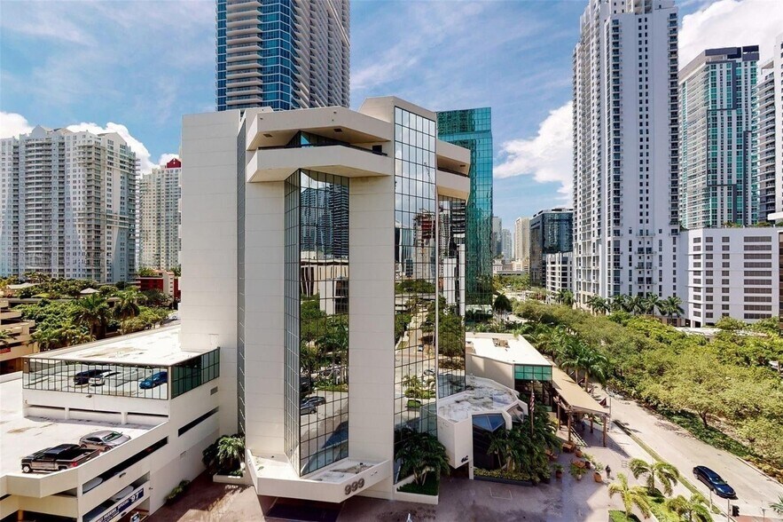 Building Photo - 951 Brickell Ave