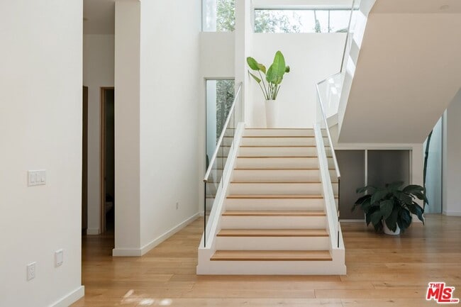 Building Photo - 1723 S Durango Ave