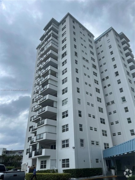 Building Photo - 1500 S Ocean Blvd