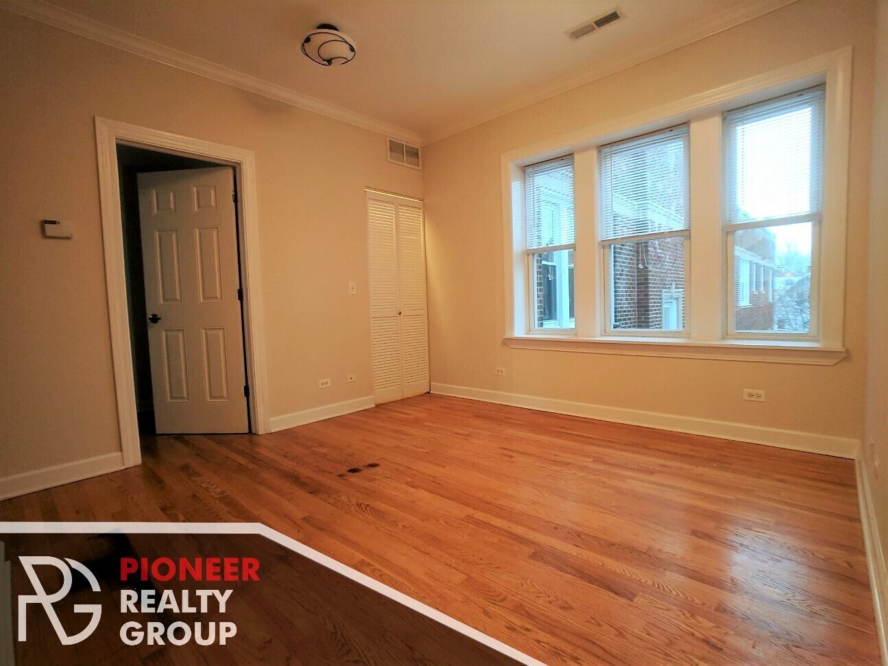 Building Photo - 3256 N Clifton Ave