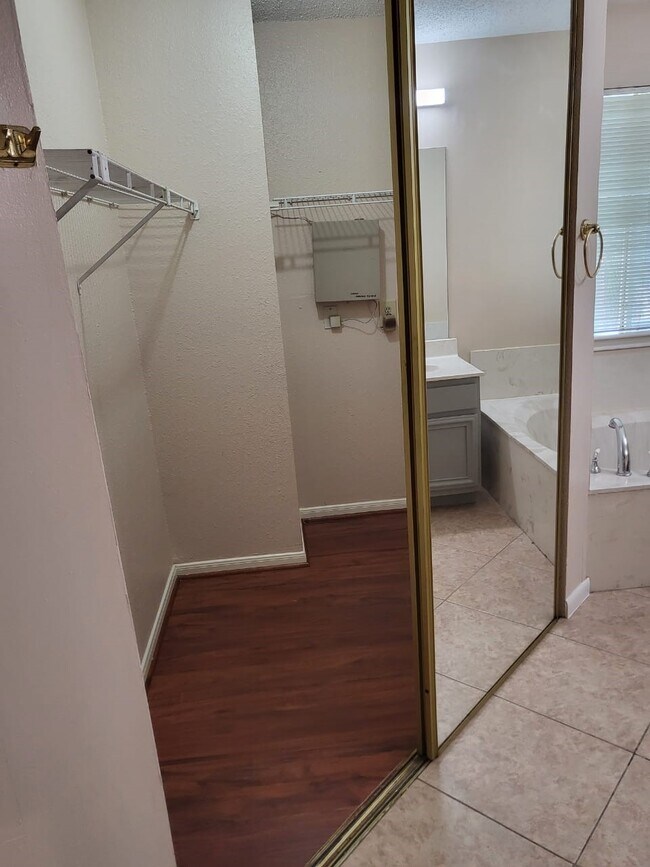 Building Photo - 14810 Rancho Vista Dr