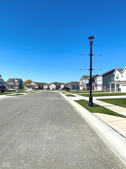 Building Photo - 6531 Hawthorne Dr