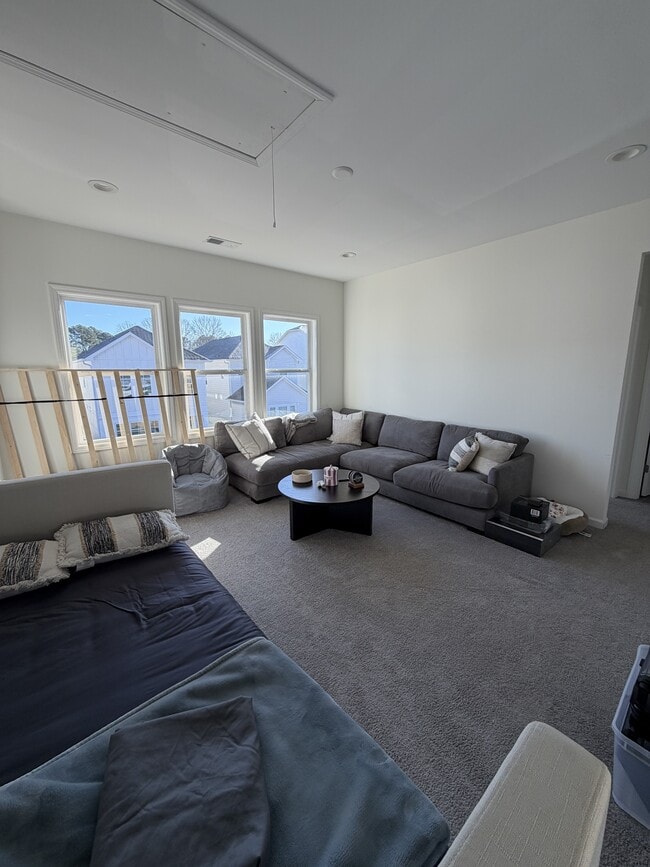 Building Photo - 215 Honeysuckle Wy