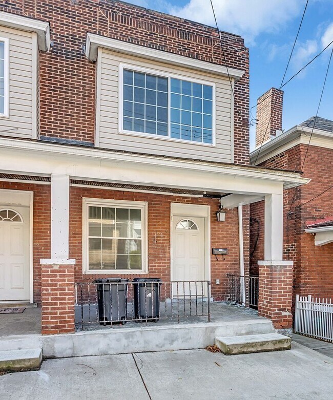 Building Photo - 121 Dilworth St