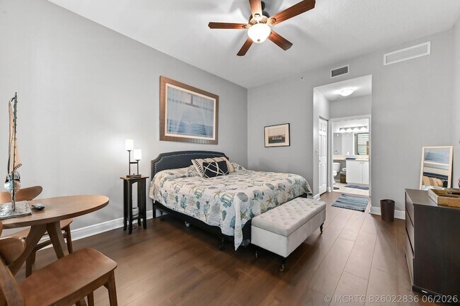 Building Photo - 804 E Windward Way