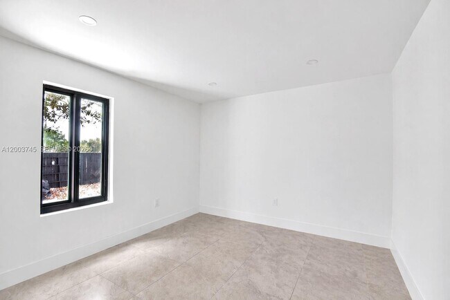 Building Photo - 1102 NW 103rd St