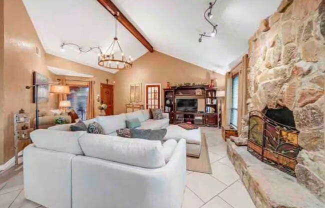 Building Photo - 2526 Creekway Cir