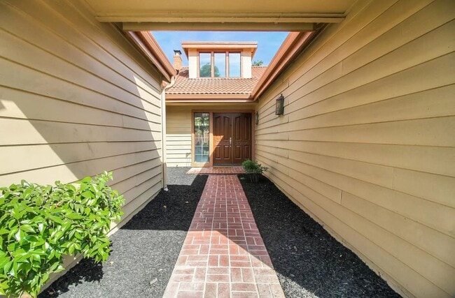 Building Photo - 1029 Foothill Dr