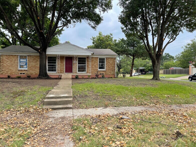 Front of house with new landscaping coming in. - 102 E Ireland Dr