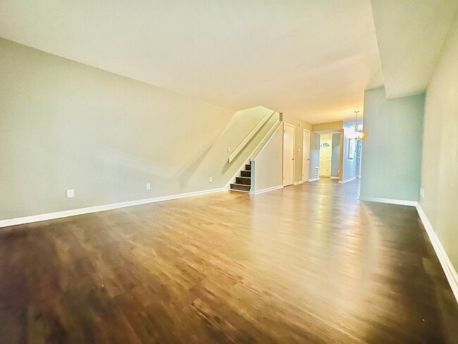 Building Photo - Newly Renovated 2 Bed, 2.5 Bath Chapel Hil...