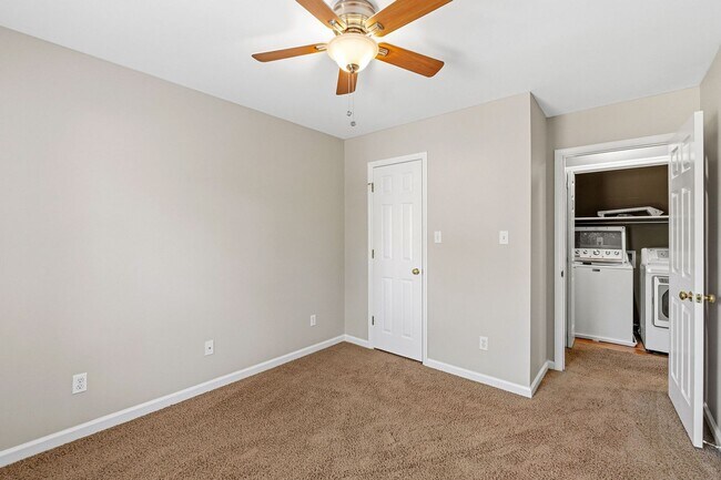 Building Photo - 299 Ashbrook Dr