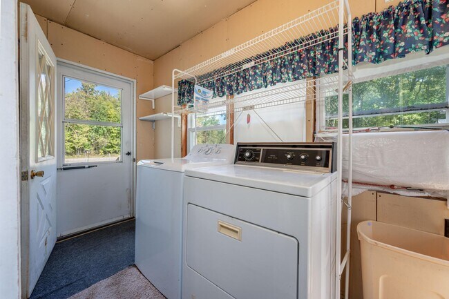 Building Photo - 28457 Splithand Rd