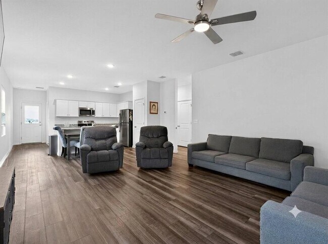 Building Photo - 608 Magnum Force Dr