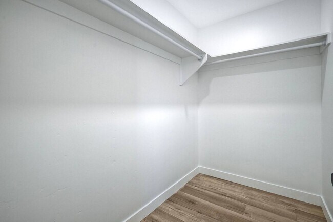 Building Photo - Spacious & Stylish 4BR/3BA Apartment in Imperial Beach!