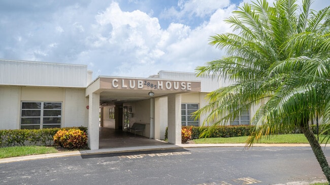 Building Photo - 2807 Ashley Dr W